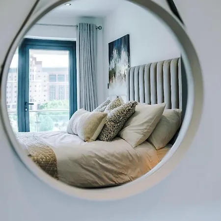 Centre, 3 Bed, Free Parking, Private Terrace شقة