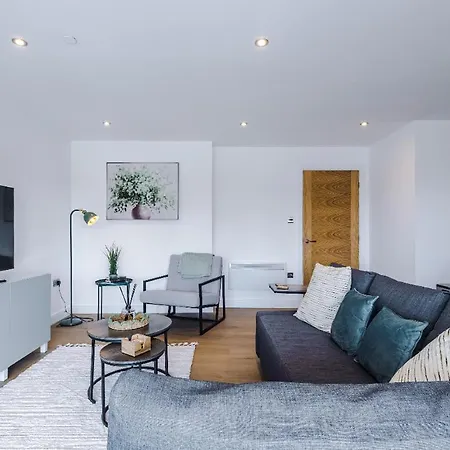 Centre, 3 Bed, Free Parking, Private Terrace شقة ليدز