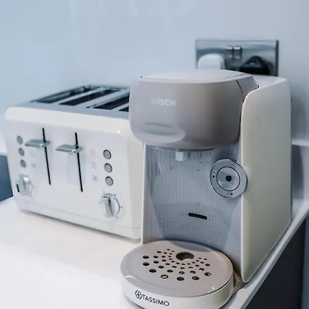 Centre, 3 Bed, Free Parking, Private Terrace *