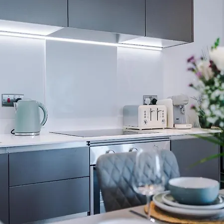 Centre, 3 Bed, Free Parking, Private Terrace Apartment Leeds (West Yorkshire)