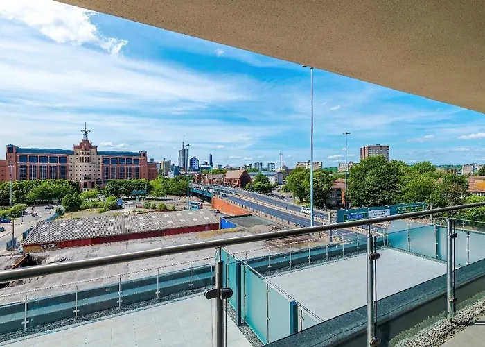 Centre, 3 Bed, Free Parking, Private Terrace