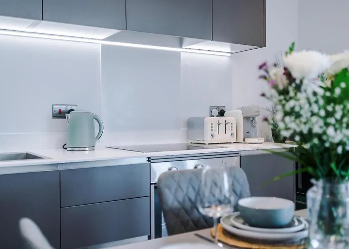 Centre, 3 Bed, Free Parking, Private Terrace Apartment Leeds (West Yorkshire)