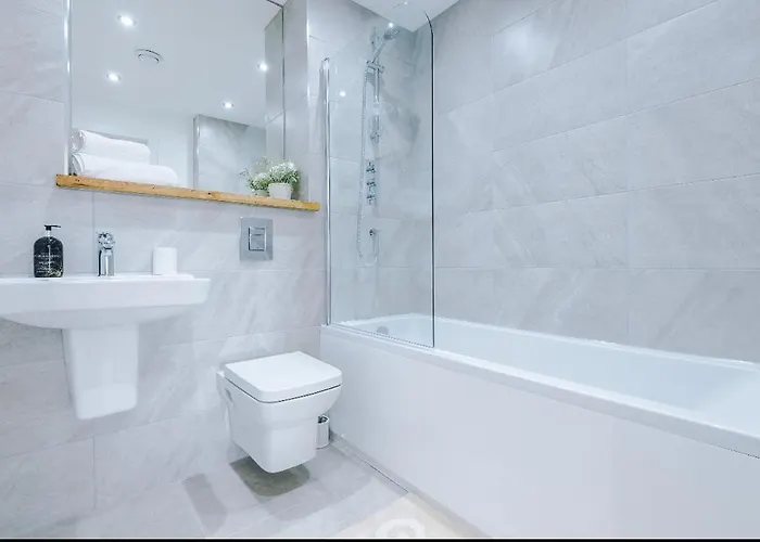 Centre, 3 Bed, Free Parking, Private Terrace Leeds (West Yorkshire)