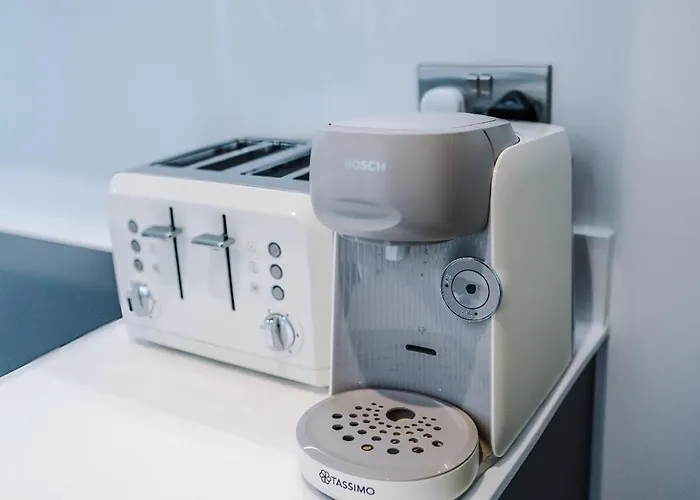 Centre, 3 Bed, Free Parking, Private Terrace *