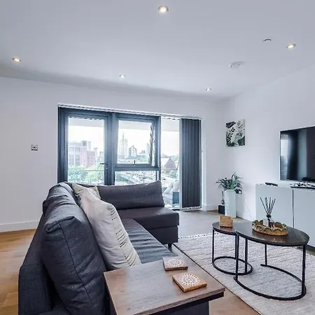 Centre, 3 Bed, Free Parking, Private Terrace Daire *