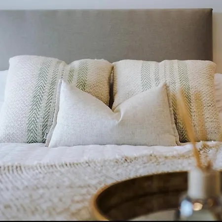 Centre, 3 Bed, Free Parking, Private Terrace Daire