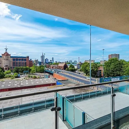 Centre, 3 Bed, Free Parking, Private Terrace