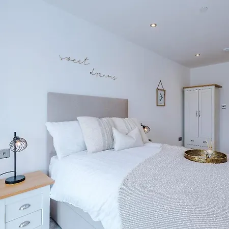 Centre, 3 Bed, Free Parking, Private Terrace Daire *