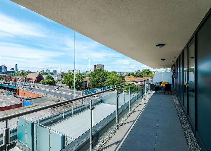 Centre, 3 Bed, Free Parking, Private Terrace Leeds (West Yorkshire)